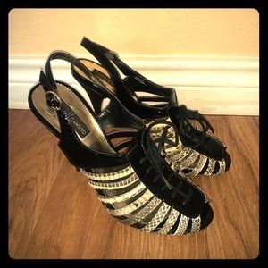 🔥🔥 Snake print Vince Camuto slings 🔥🔥